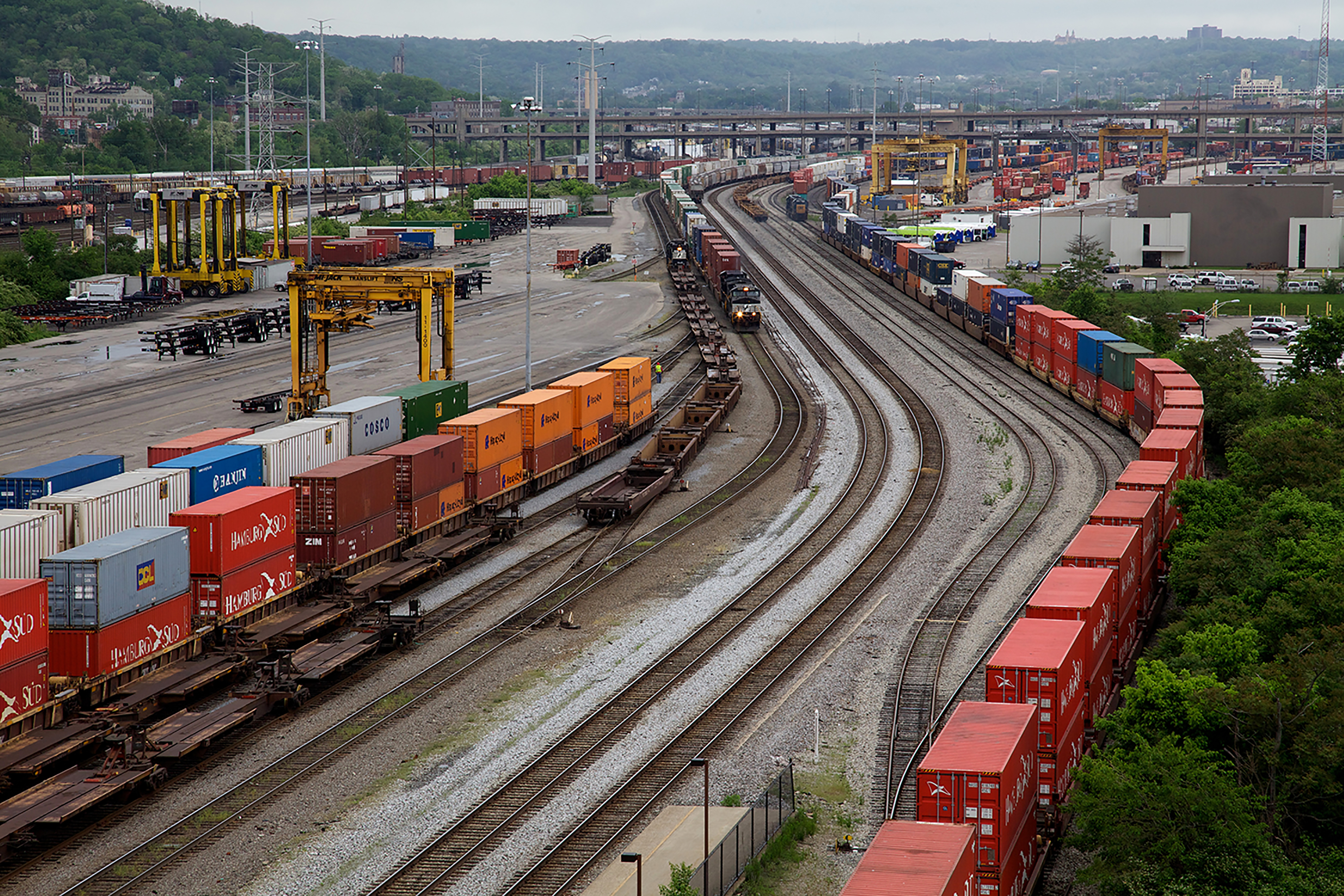 US train industry cuts corners on safety, rail workers say